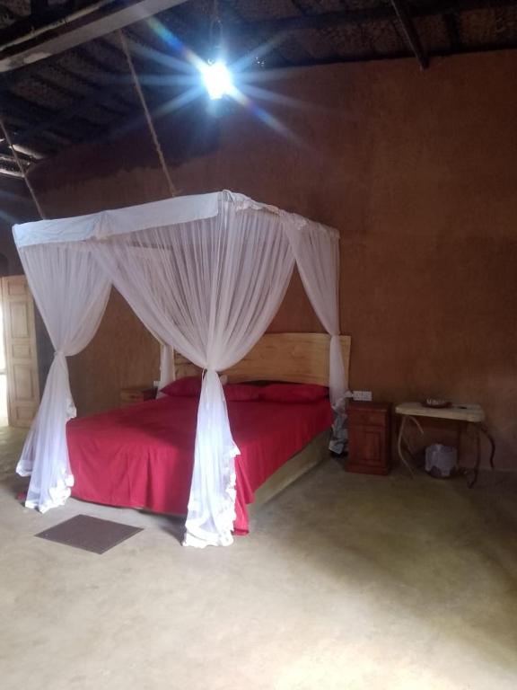 Postel nebo postele na pokoji v ubytování Kataragama Clay House Yala