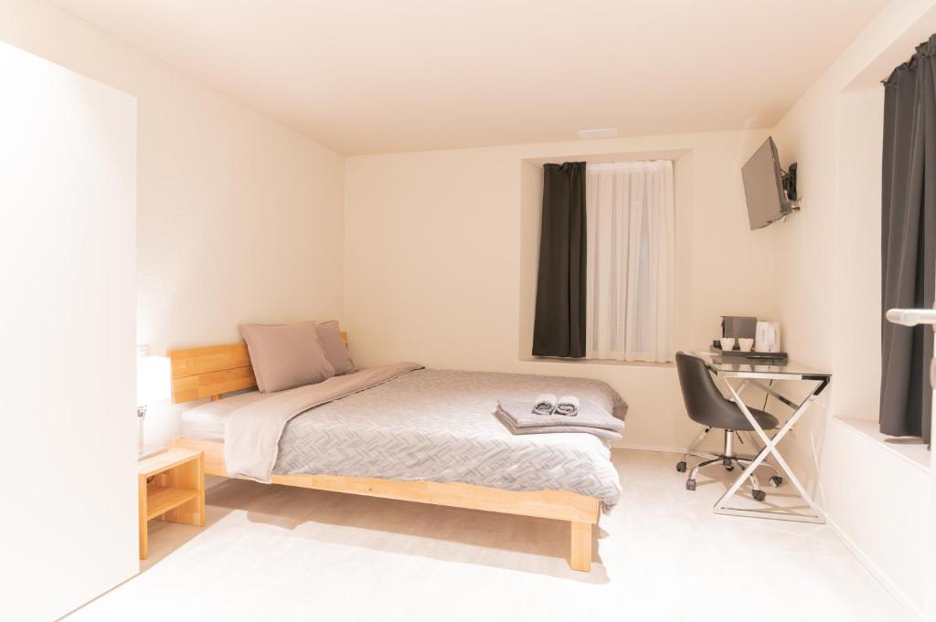 Postel nebo postele na pokoji v ubytování Hotel Rütli am Bahnhof Rüti ZH