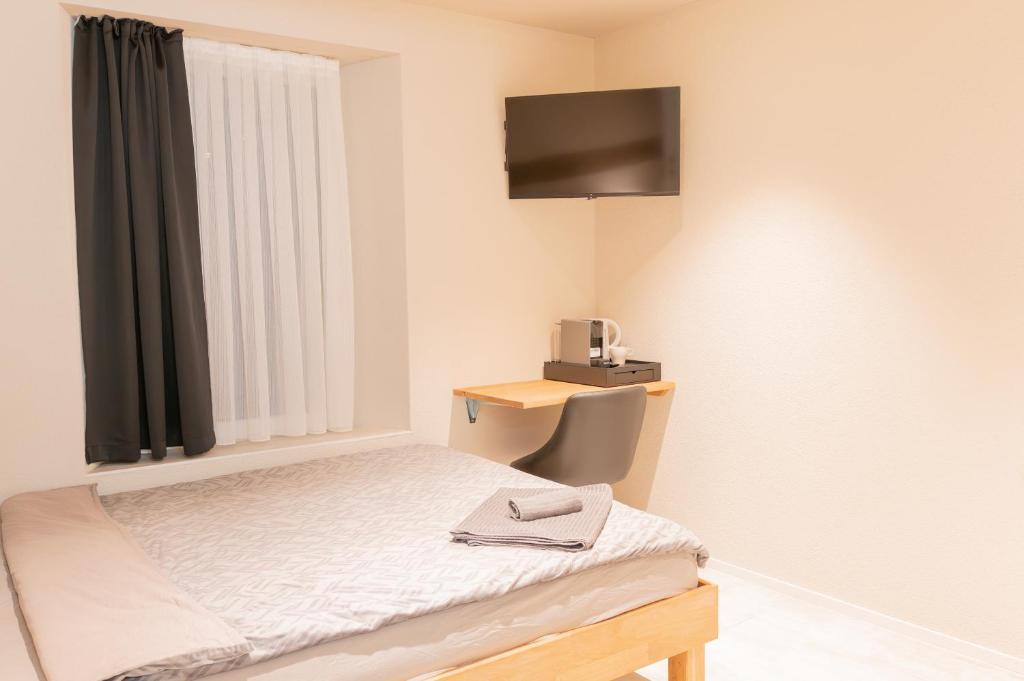 Postel nebo postele na pokoji v ubytování Hotel Rütli am Bahnhof Rüti ZH