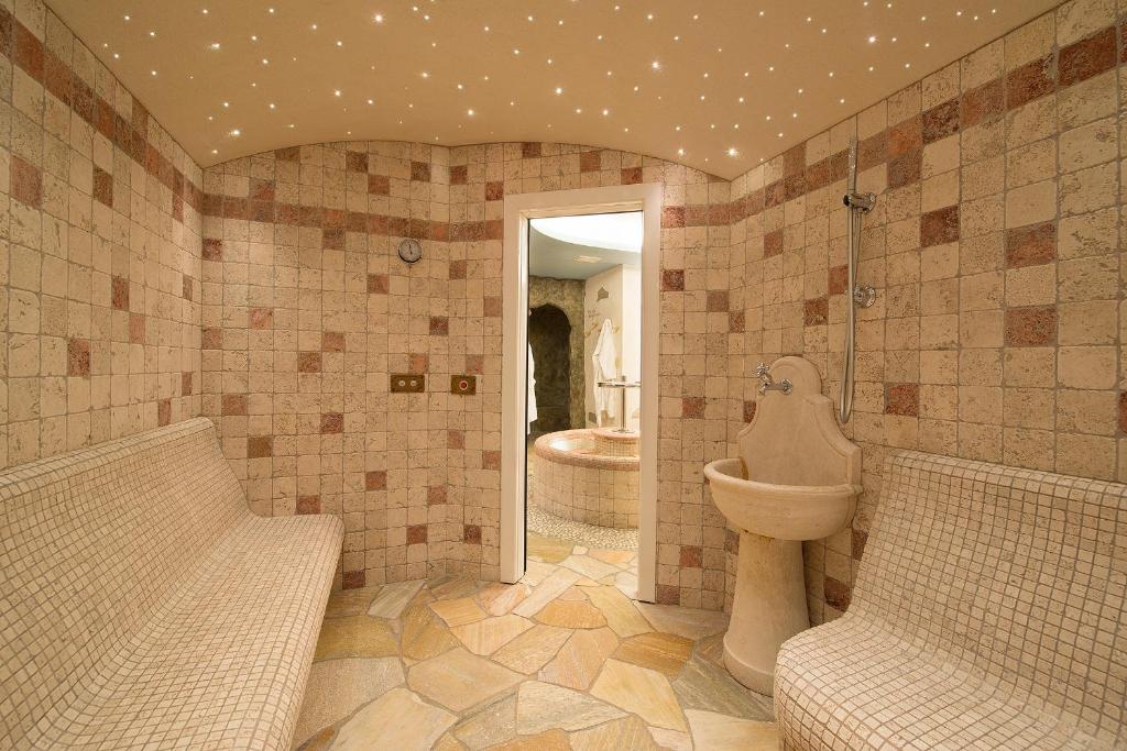 A bathroom at Hotel Crosal