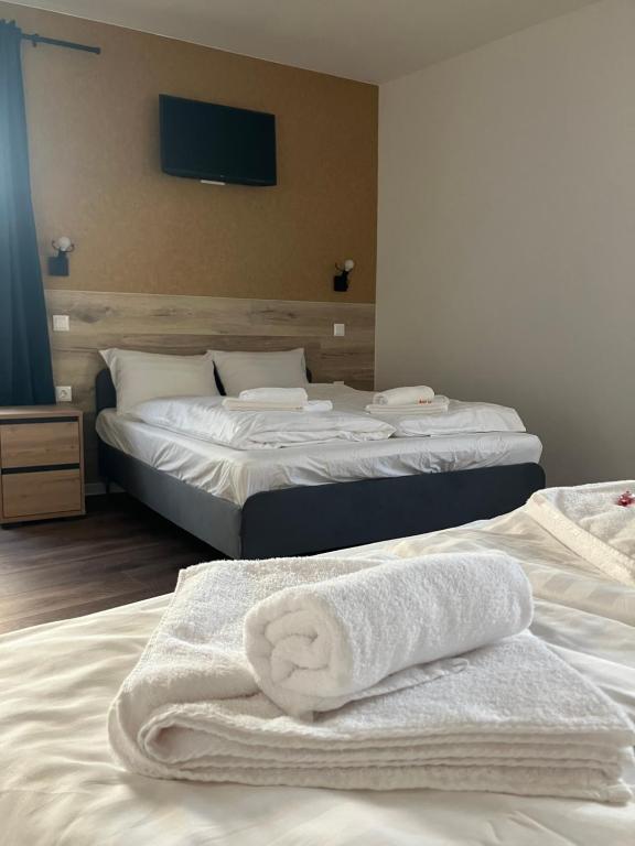 Ένα ή περισσότερα κρεβάτια σε δωμάτιο στο Ludwig Hotel