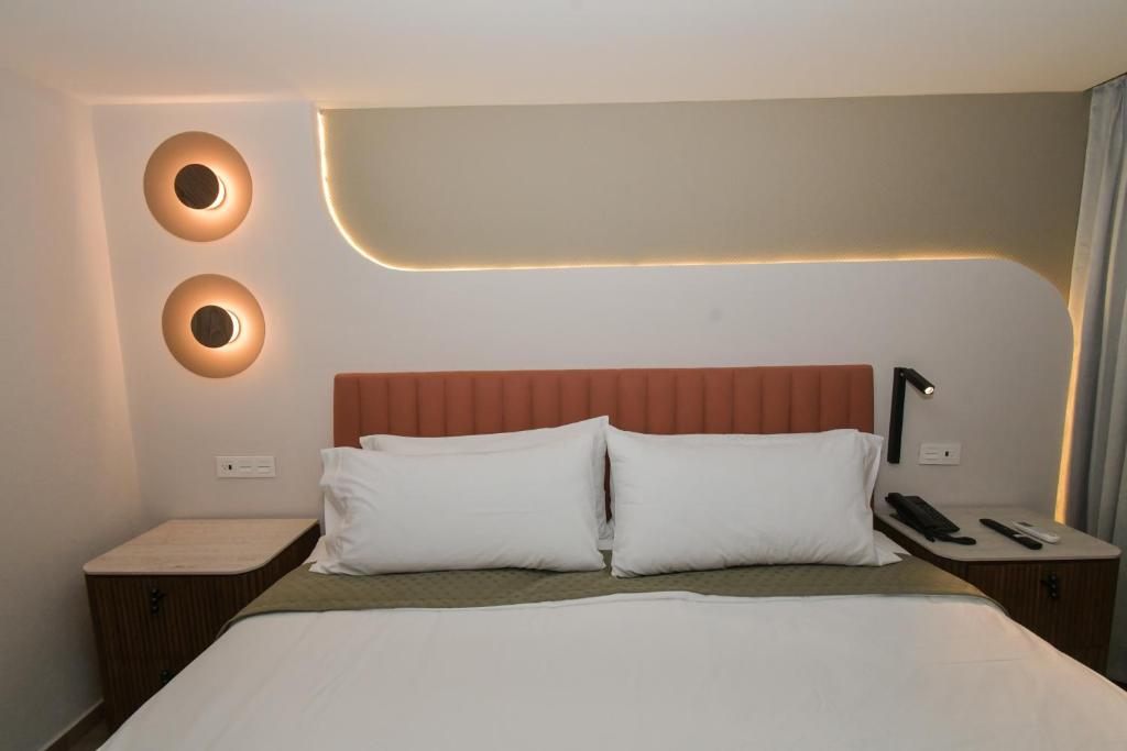 Postel nebo postele na pokoji v ubytování Expo Satelite 2750 Hotel & Suites