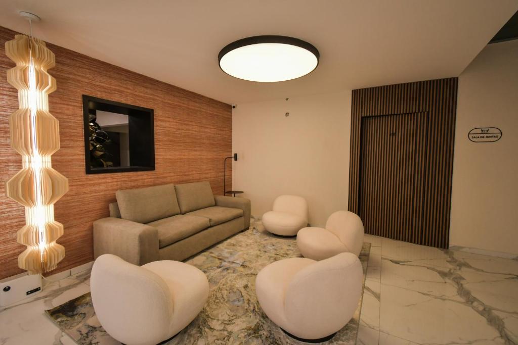 Posezení v ubytování Expo Satelite 2750 Hotel & Suites