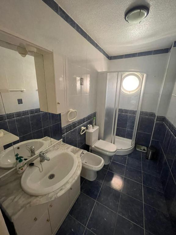 A bathroom at La Mata 002-04