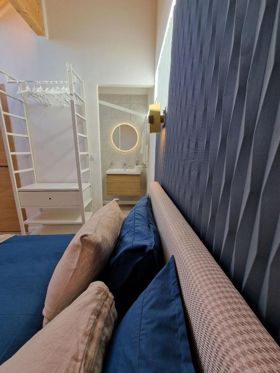 Postel nebo postele na pokoji v ubytování Duplex type chalet dans le Jura