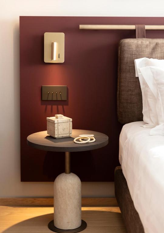 Postel nebo postele na pokoji v ubytování Adoro Hotel