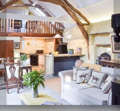 Kuchyň nebo kuchyňský kout v ubytování Glovers cottage private hot tub and super king