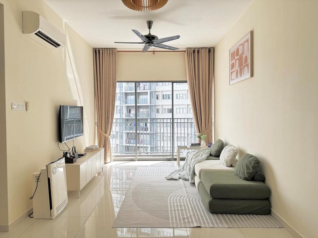 TV a/nebo společenská místnost v ubytování Peaceful 3BR 2B with Pool 10pax Wangsa Maju near Wangsa Walk