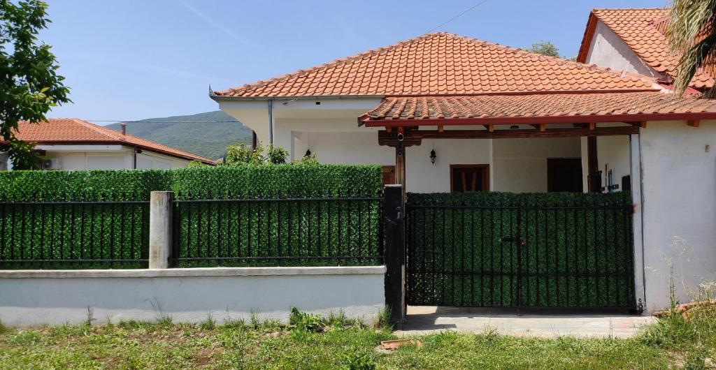 Το κτήριο όπου στεγάζεται  η βίλα