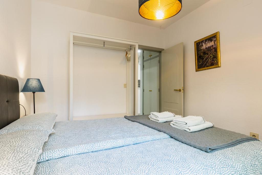Cama o camas de una habitación en Apartamentos Ruta de la Sierra