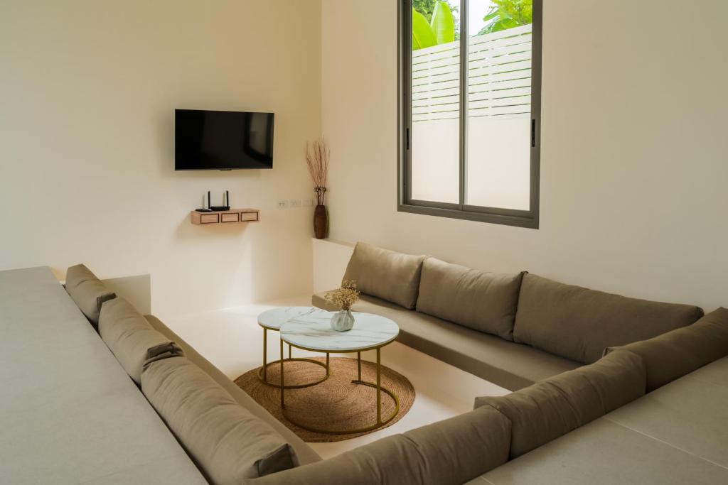 TV a/nebo společenská místnost v ubytování 2H RESORT KOH SAMUI
