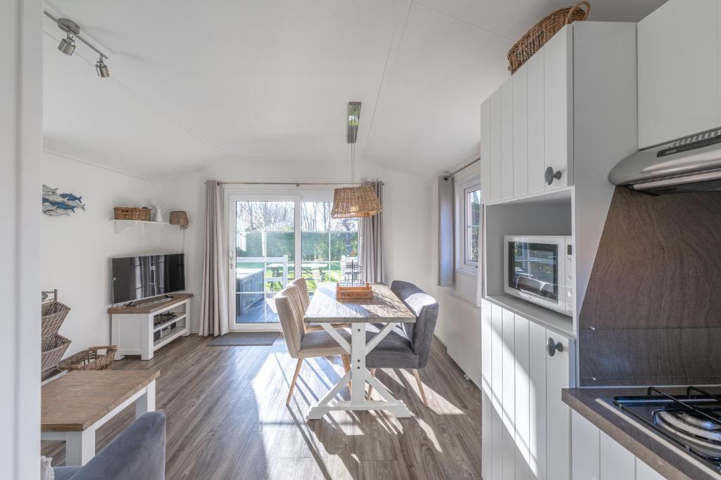Kuchyň nebo kuchyňský kout v ubytování Lodges De Driesprong Domburg