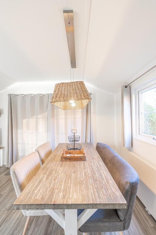 Postel nebo postele na pokoji v ubytování Lodges De Driesprong Domburg