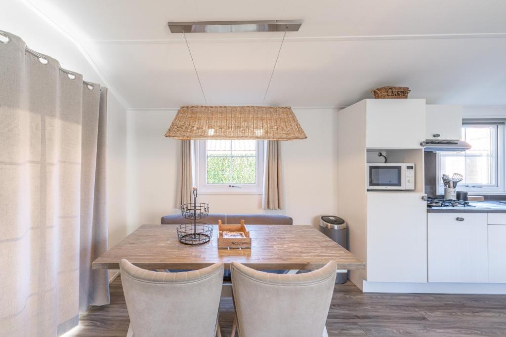 Kuchyň nebo kuchyňský kout v ubytování Lodges De Driesprong Domburg