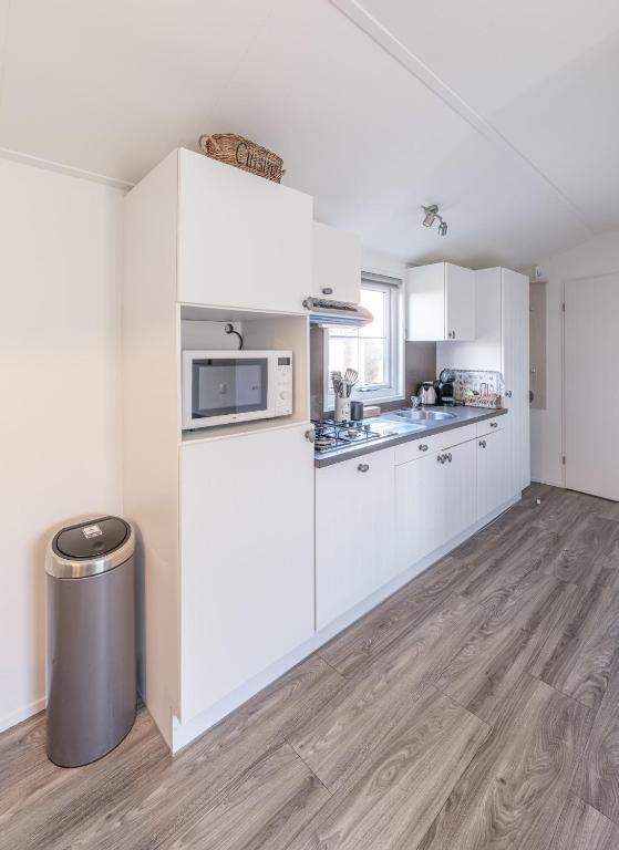 Kuchyň nebo kuchyňský kout v ubytování Lodges De Driesprong Domburg
