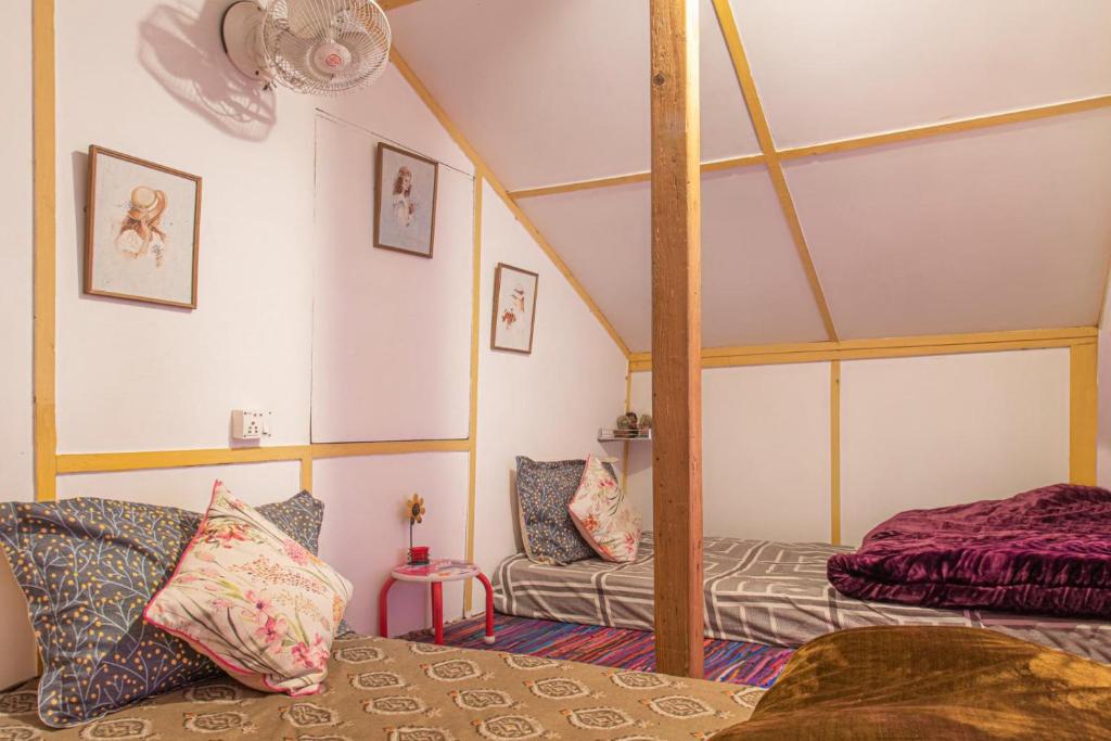 Nandini Villa Dharamshala - Salle Familiale Avec Balcon