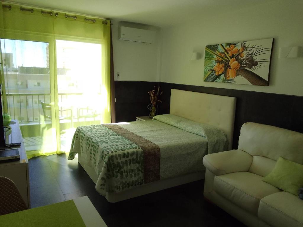 Postel nebo postele na pokoji v ubytování Attico El Dorado apt 931