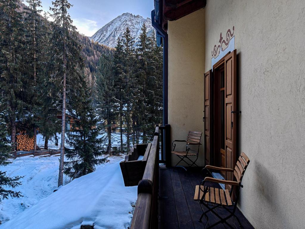 Nespecifikovaný výhled na hory nebo výhled na hory při pohledu z hotelu