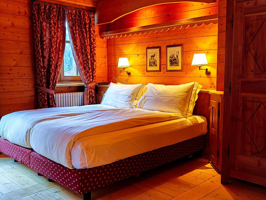 Postel nebo postele na pokoji v ubytování Hotel Breithorn