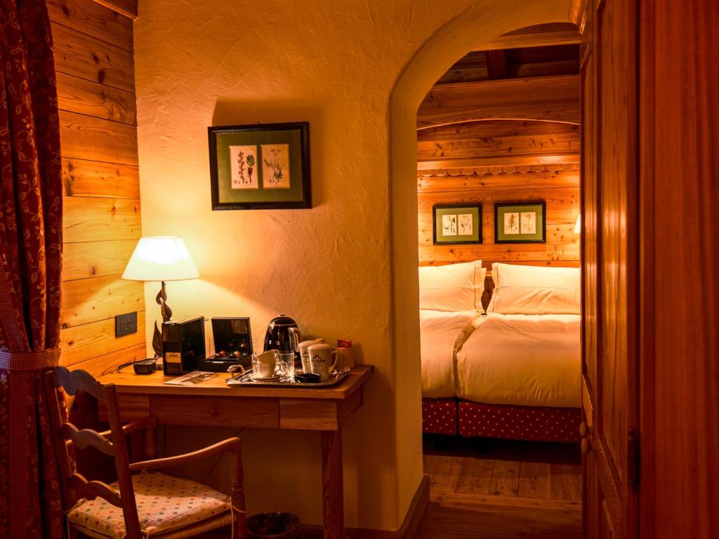 Postel nebo postele na pokoji v ubytování Hotel Breithorn