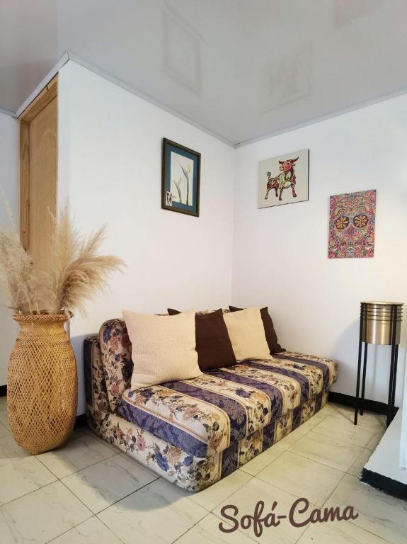 Postel nebo postele na pokoji v ubytování Habitación Central en Santa Rosa de Cabal Termales