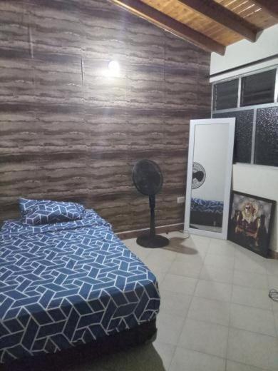 Postel nebo postele na pokoji v ubytování Habitación Amplia Laureles