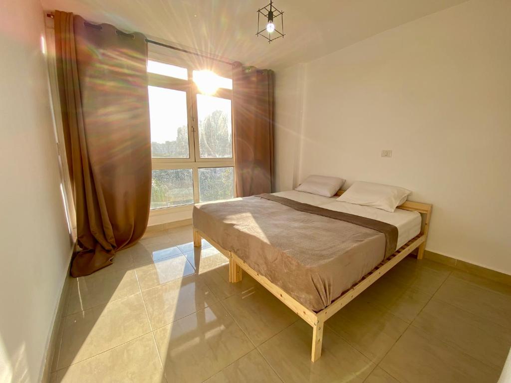 Postel nebo postele na pokoji v ubytování Your Home in Egypt Free Wifi