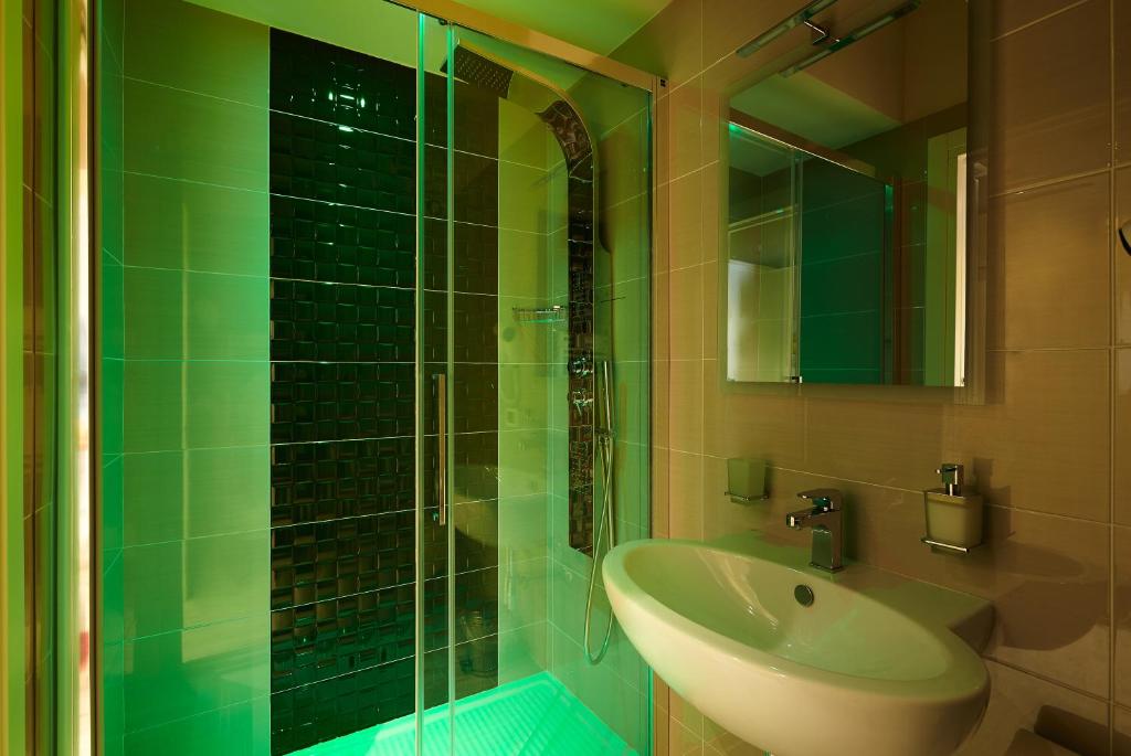 Koupelna v ubytování Hospitality Hotel