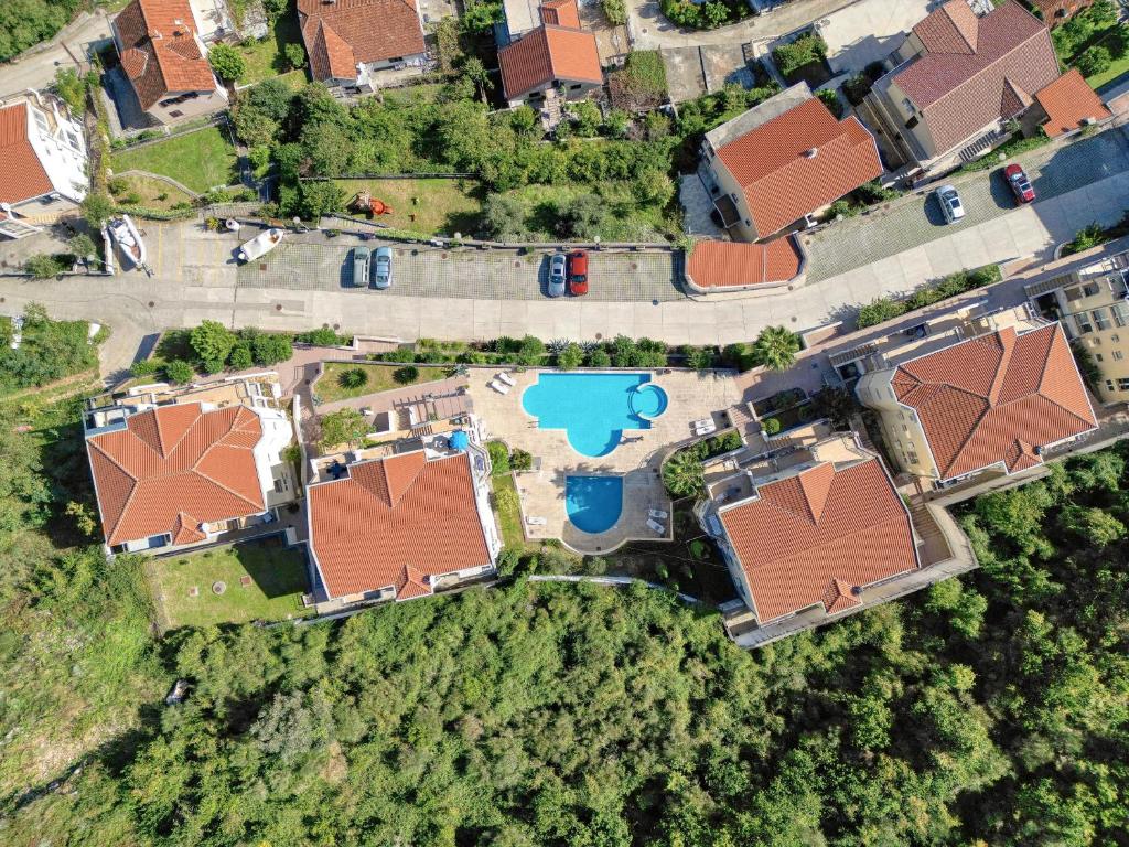 Bazén v ubytování Kotor Vista Seaview apartment by MN Property nebo v jeho okolí