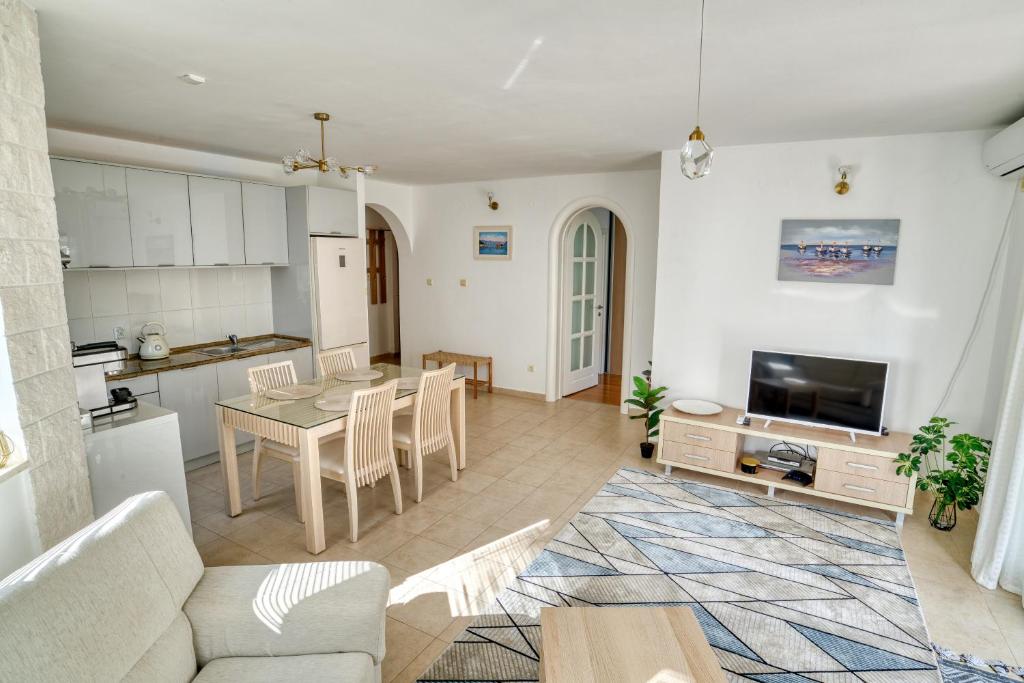 Kuchyň nebo kuchyňský kout v ubytování Kotor Vista Seaview apartment by MN Property
