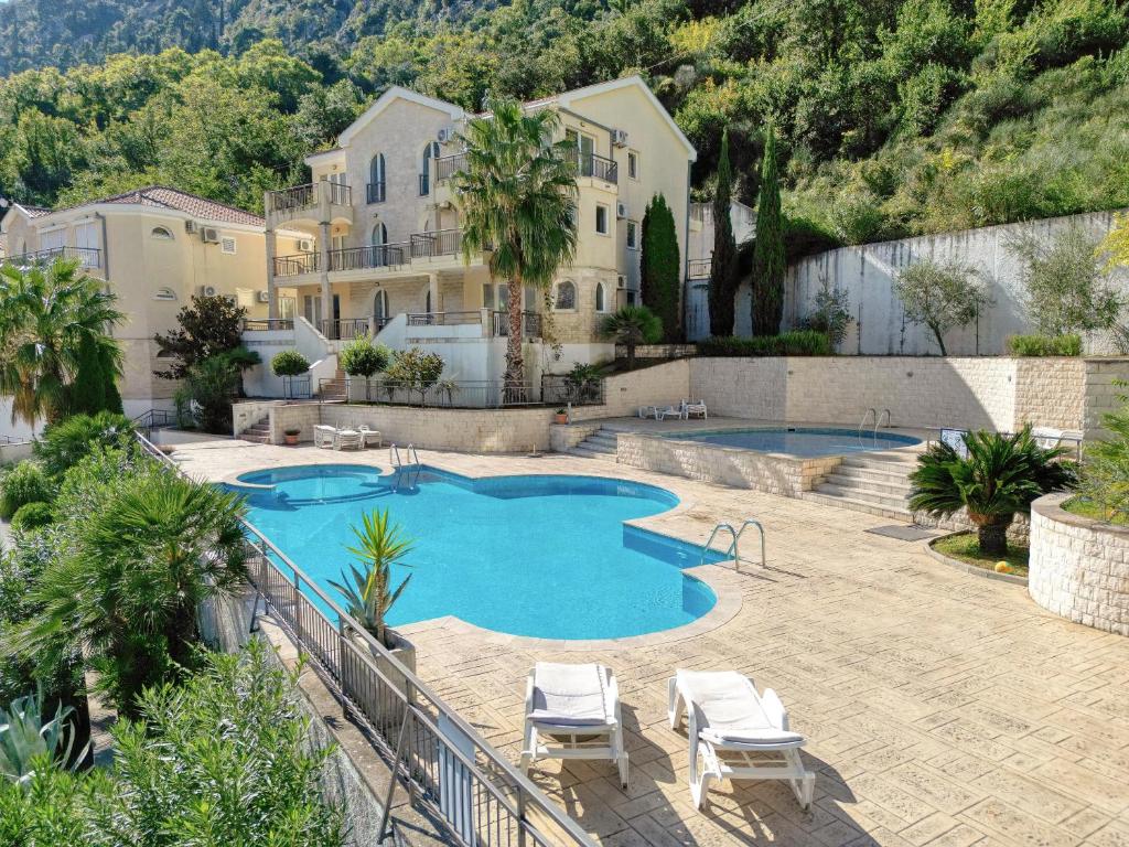 Bazén v ubytování Kotor Vista Seaview apartment by MN Property nebo v jeho okolí