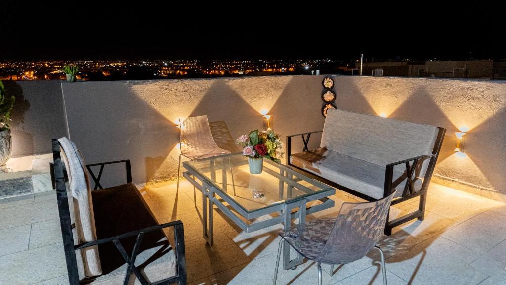 TheHive Residence - Three-Bedroom Premium Apartment With Balcony