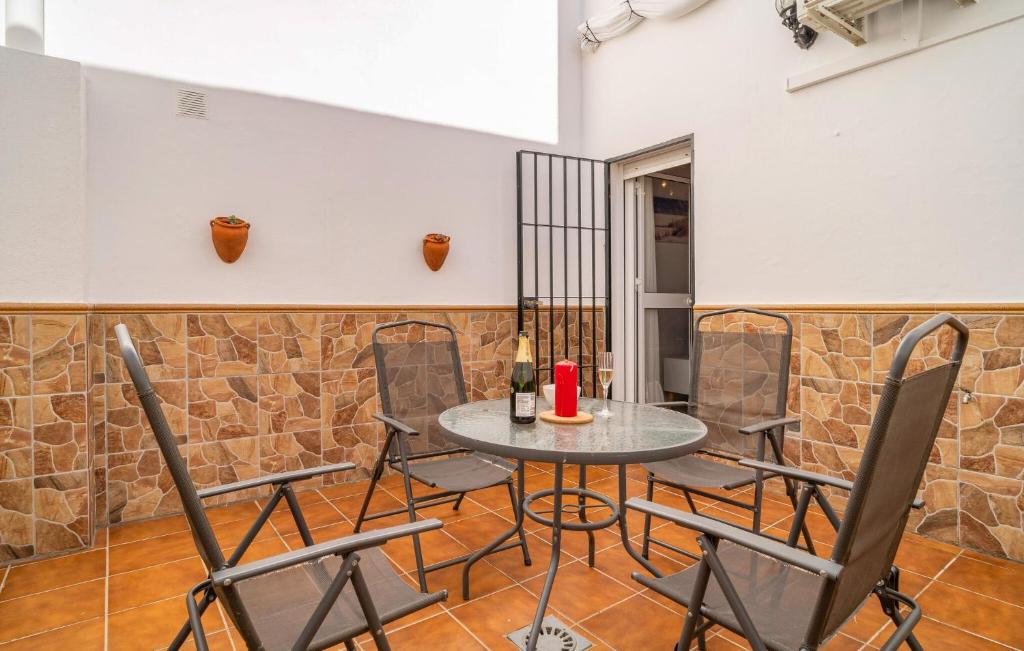 Ποτά στο 2 Bedroom Nice Apartment In Chipiona