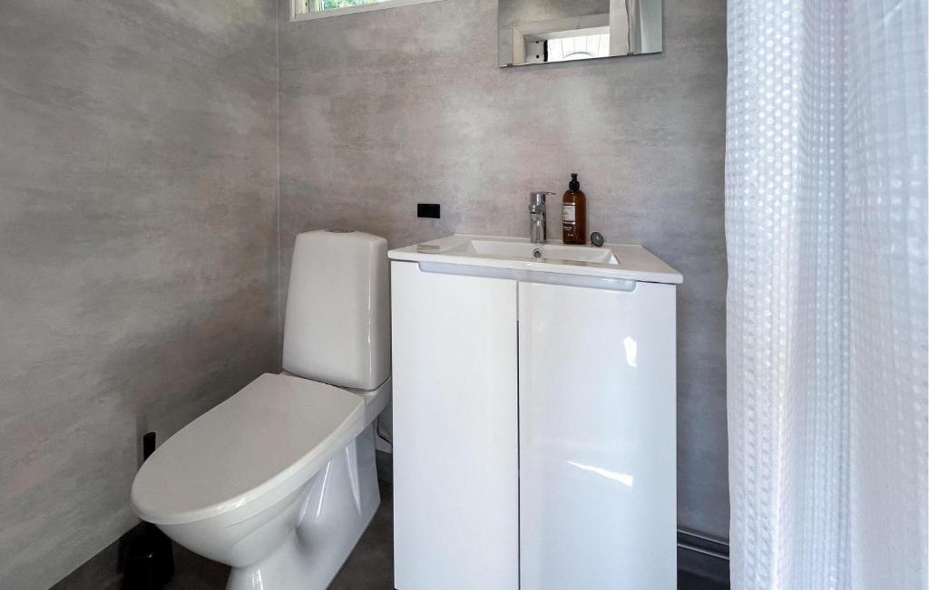 Koupelna v ubytování 1 Bedroom Stunning Home In Laholm