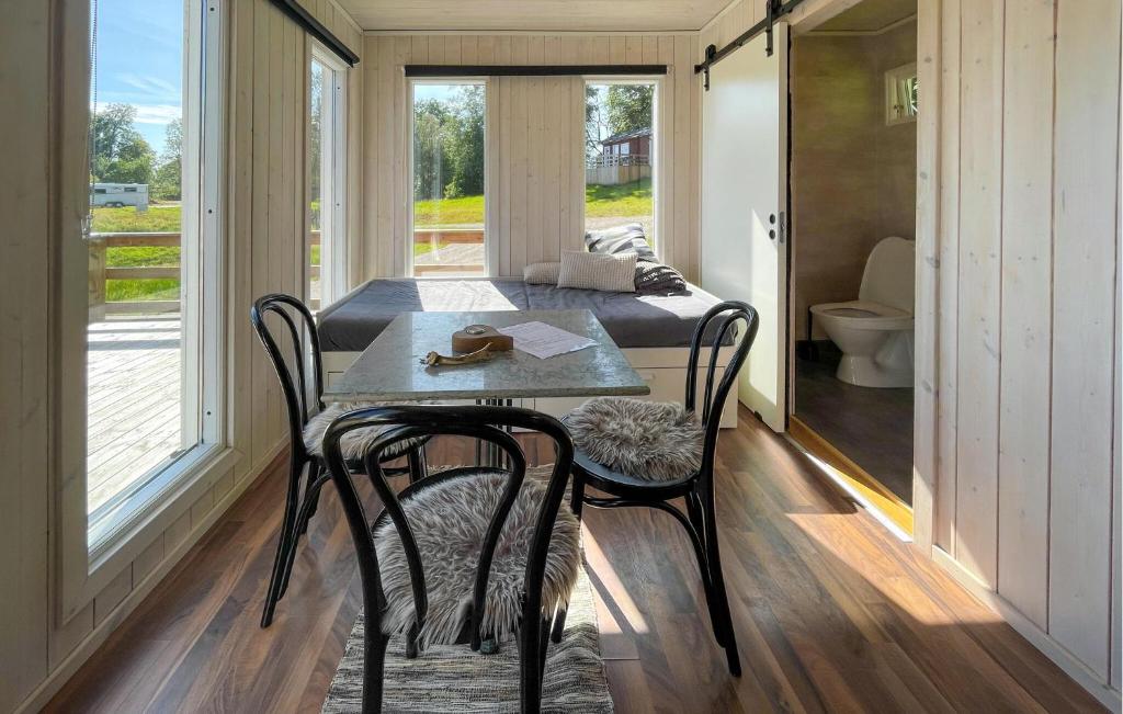Posezení v ubytování 1 Bedroom Stunning Home In Laholm