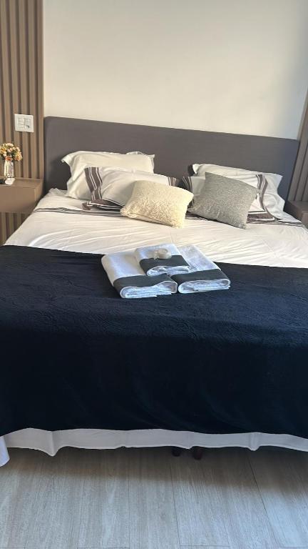 Refúgio com Spa Jacuzzi 40 min BH客房内的一张或多张床位