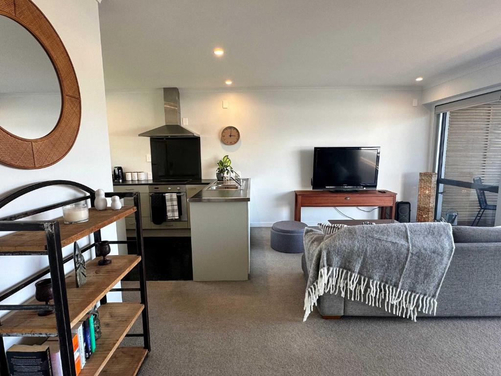 Panoramic City Views in a Modern Central Apartment - Resim 10