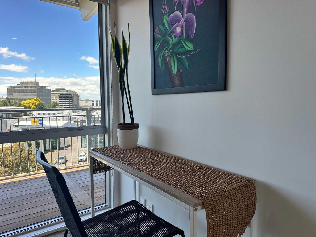 Panoramic City Views in a Modern Central Apartment - Resim 12