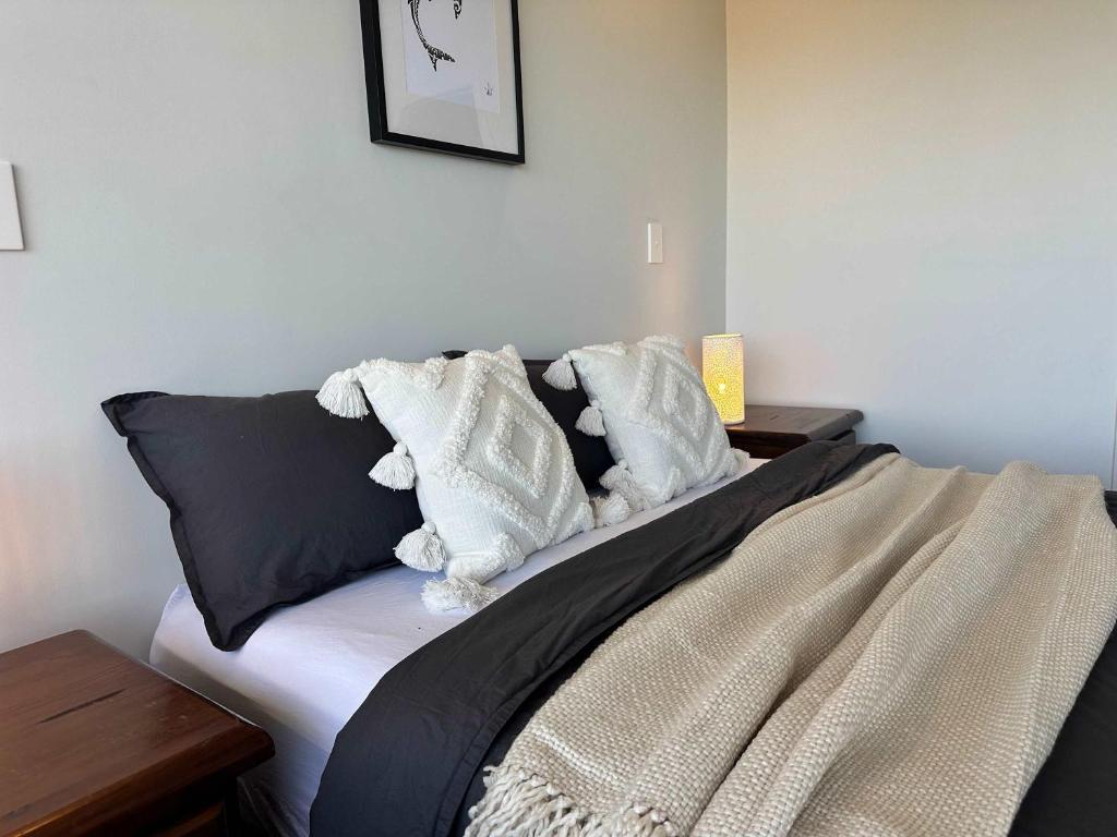 Panoramic City Views in a Modern Central Apartment - Resim 13