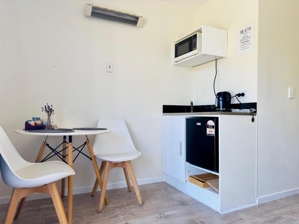 Kuchyň nebo kuchyňský kout v ubytování A1 Kaikoura Motel & Apartment