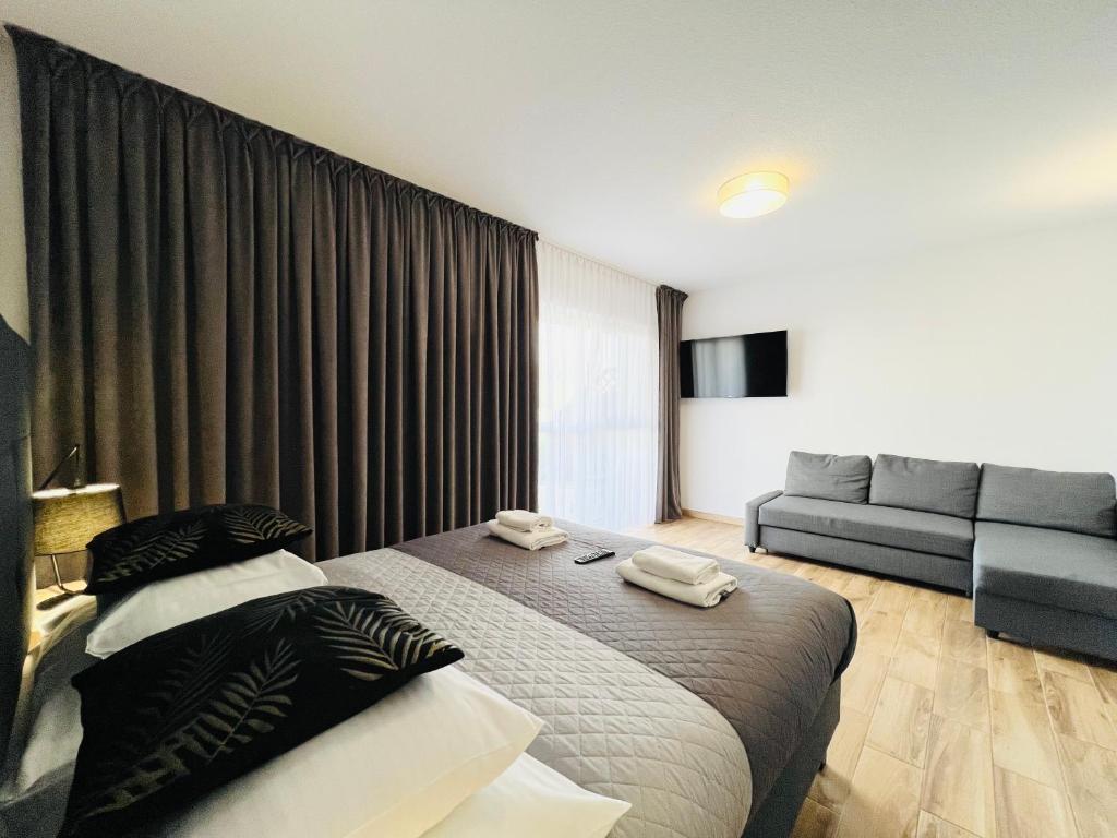 Posezení v ubytování ROYAL Villa - ADULTS ONLY - Apartamenty z widokiem na Zalew Wiślany - Jacuzzi w cenie - Masaże relaksacyjne - Grupa Hotelowa PlażoweLove