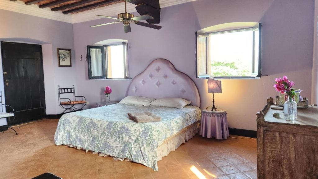 Una cama o camas en una habitación de El Castillo