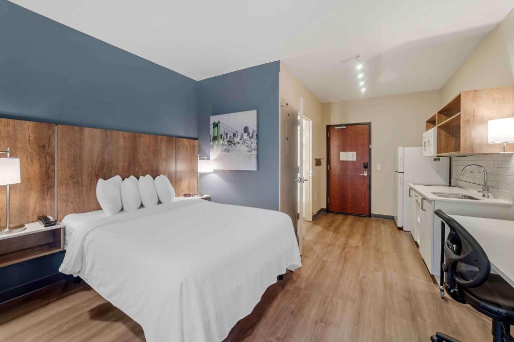Extended Stay America Premier Suites - Asheville - Studio Lit Queen-Size