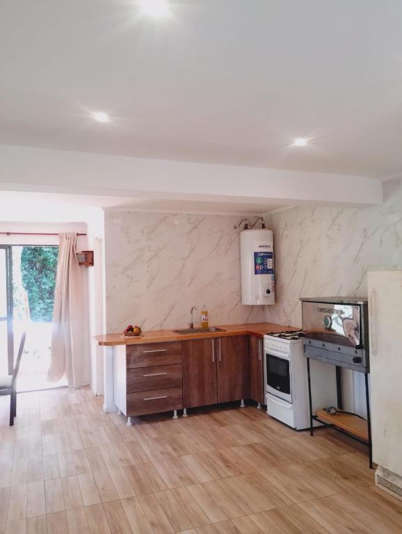 Una cocina o cocineta en Atlántida A 700 m del Mar Santa Clara del Mar