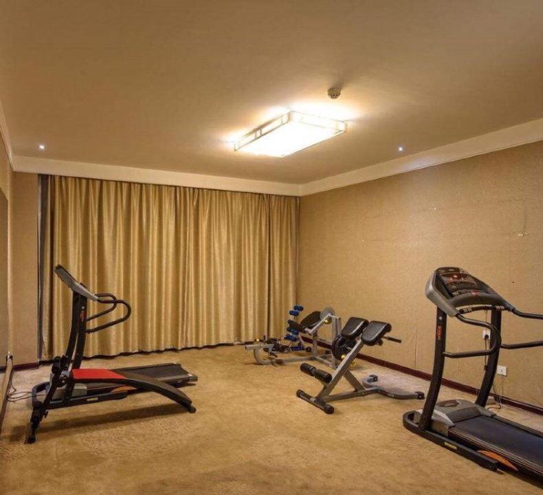 Fitness centrum a/nebo fitness zařízení v ubytování Junyue Airport Hotel -Free Shuttle Bus Guangzhou Baiyun airport& C-harge shuttle bus for the Canton fair from April 15-May 5