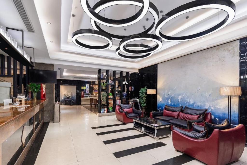Posezení v ubytování Junyue Airport Hotel -Free Shuttle Bus Guangzhou Baiyun airport& C-harge shuttle bus for the Canton fair from April 15-May 5