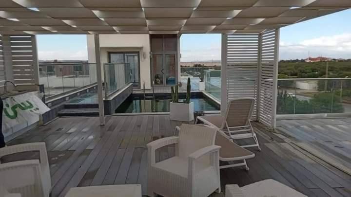 Balkón nebo terasa v ubytování Penthouse Hôtholrie vue mer avec piscine A Gammarth Touristique