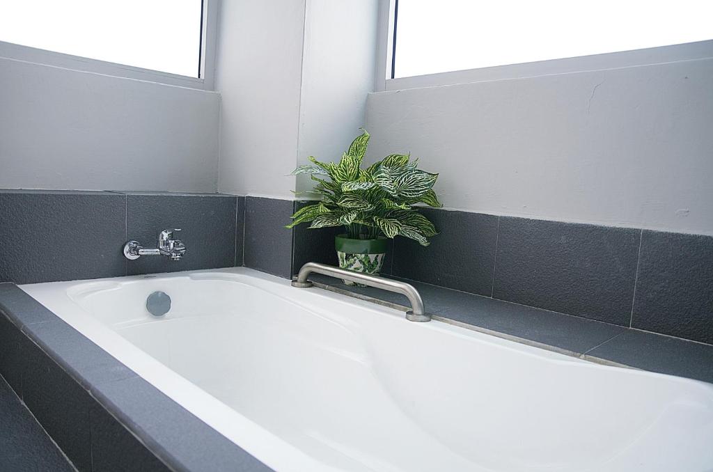 Koupelna v ubytování G5 HOTEL AND SERVICED APARTMENT