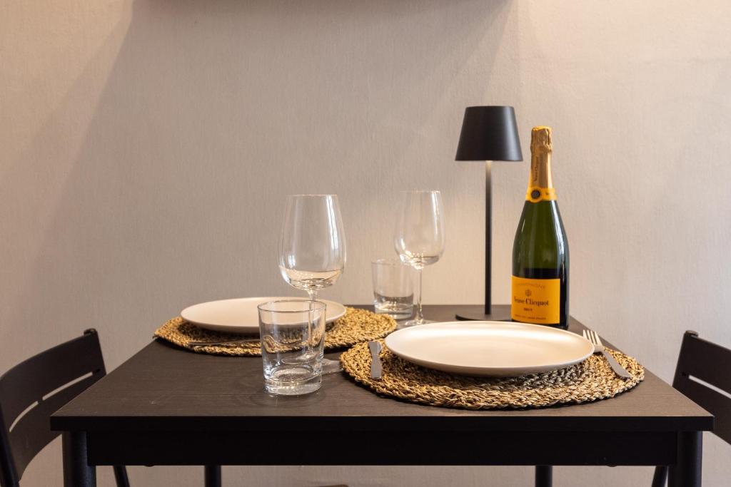 Urban Chic Luxury Suite Apartments - 15