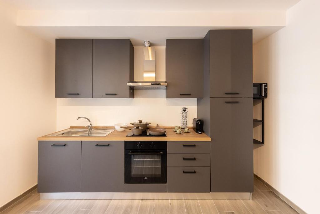 Urban Chic Luxury Suite Apartments - 12